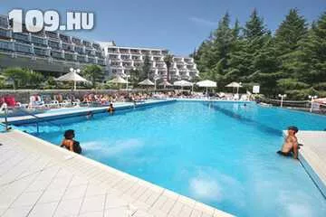 Laguna Mediteran hotel Porec 2 ágyas szoba félpanzióval 18 890 Ft-tól